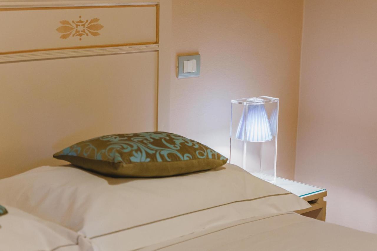 Duchess Boutique De Charme Bed & Breakfast Флоренция Екстериор снимка